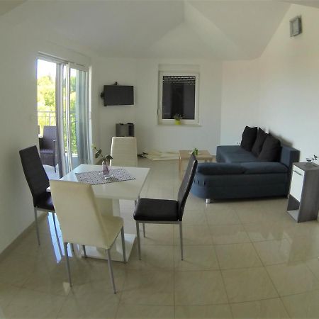 Apartmani Zaric Malinska Exterior photo