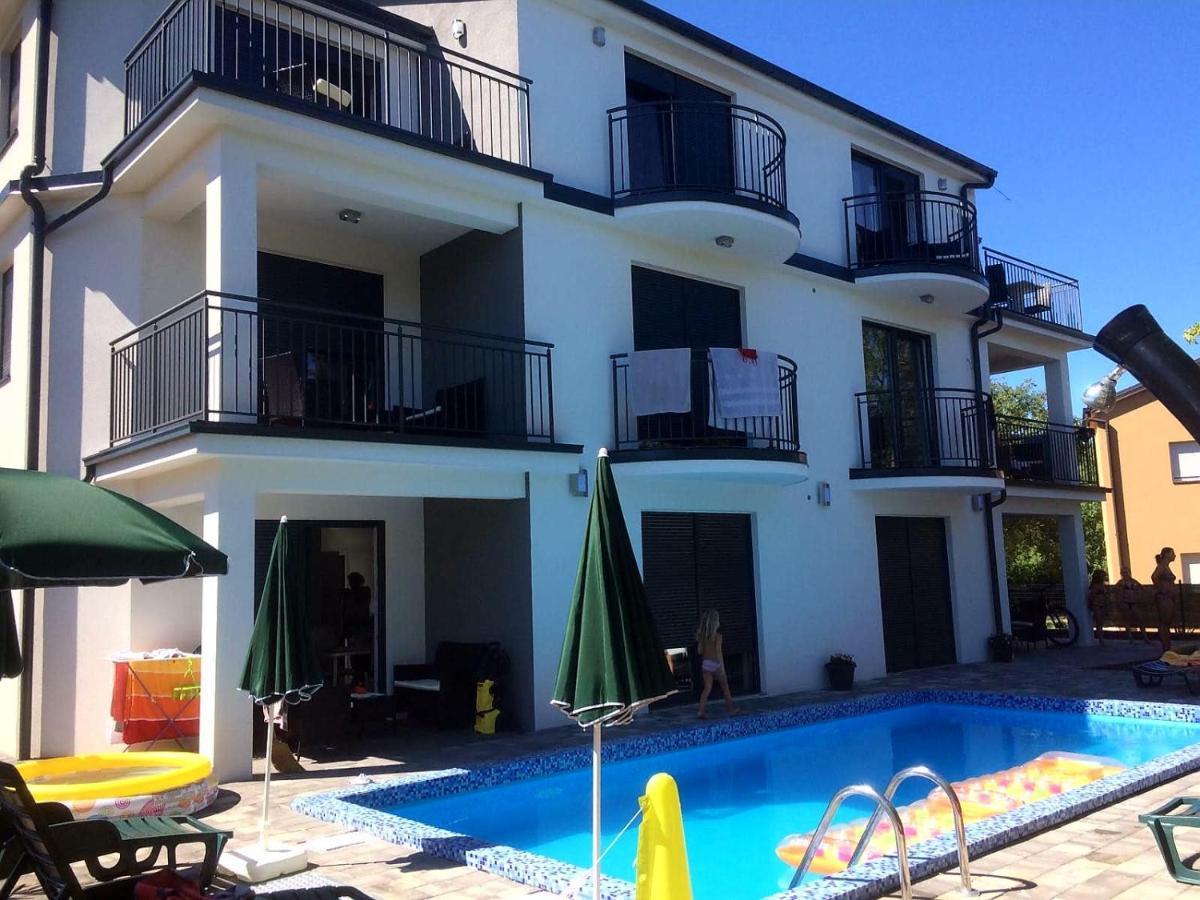 Apartmani Zaric Malinska Exterior photo