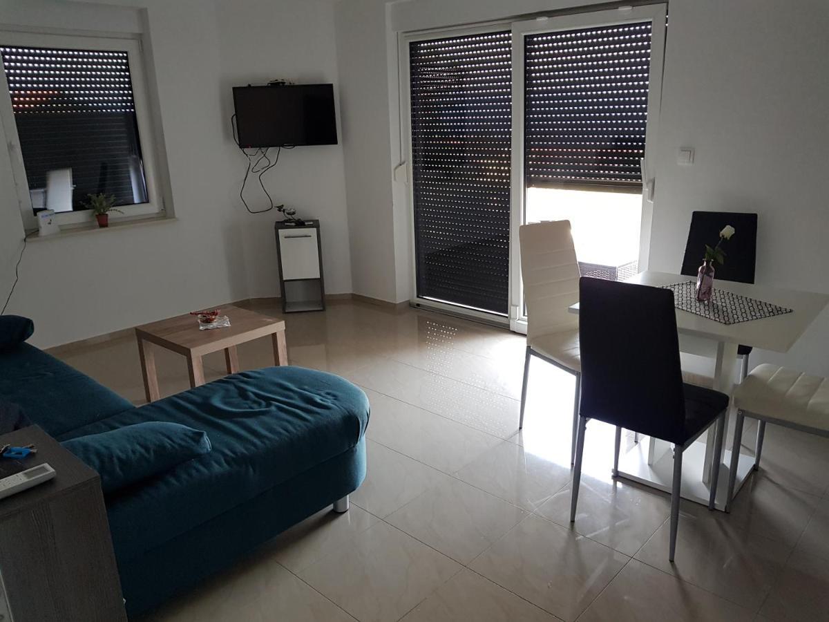 Apartmani Zaric Malinska Exterior photo
