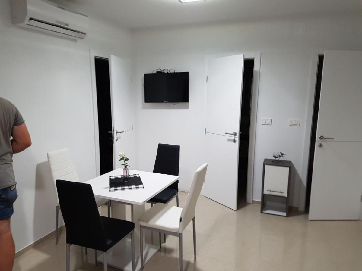 Apartmani Zaric Malinska Exterior photo