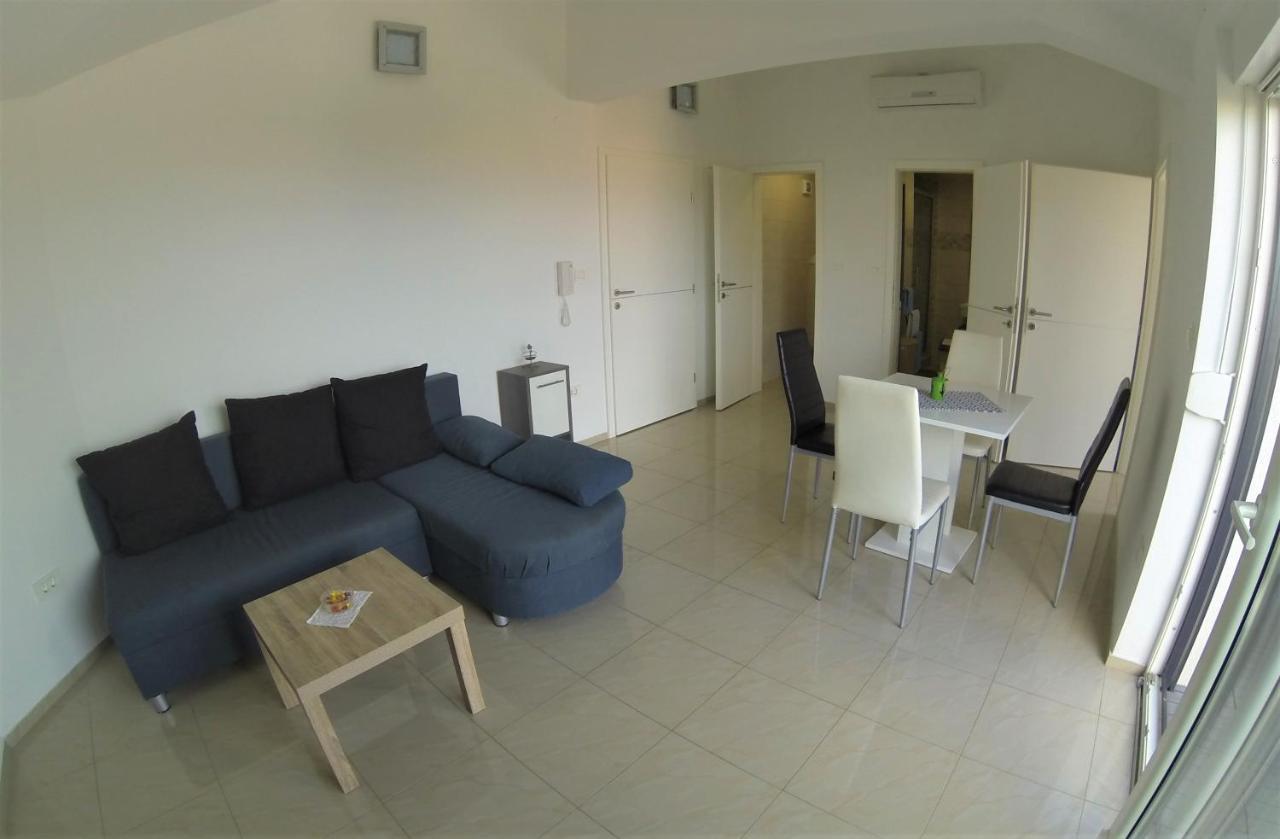 Apartmani Zaric Malinska Exterior photo