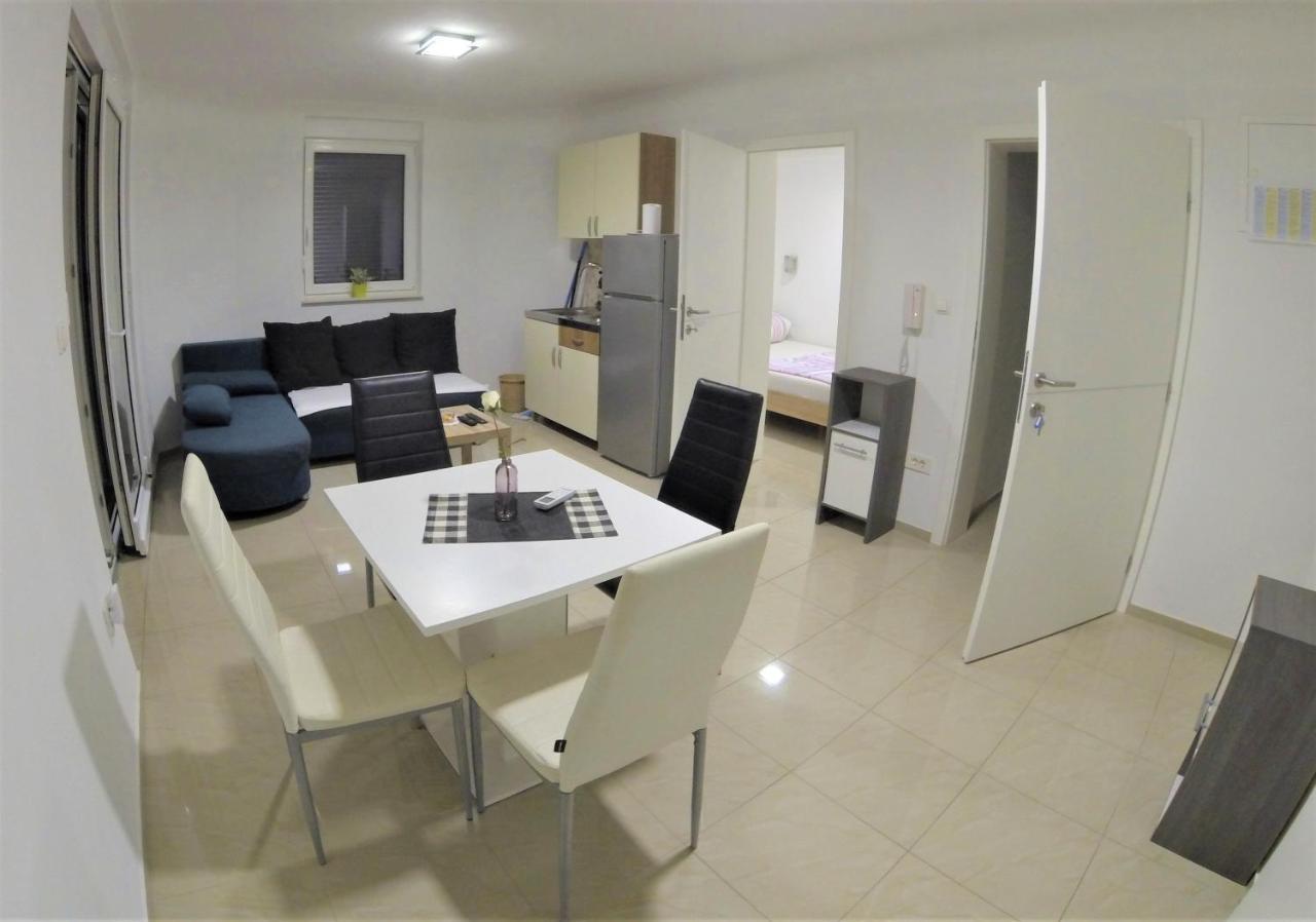 Apartmani Zaric Malinska Exterior photo