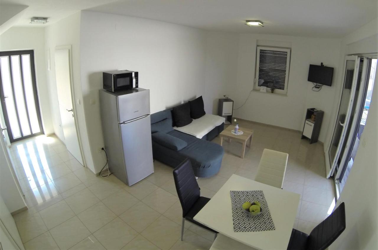 Apartmani Zaric Malinska Exterior photo