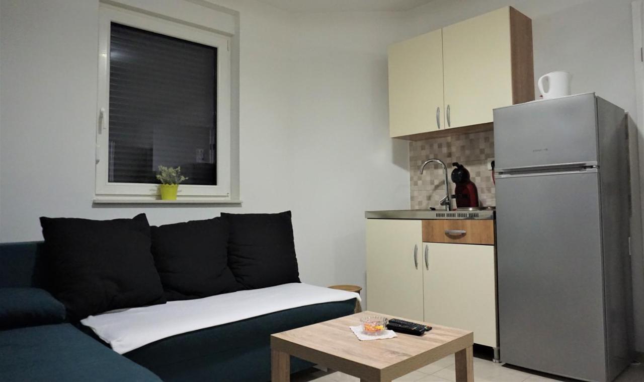 Apartmani Zaric Malinska Exterior photo