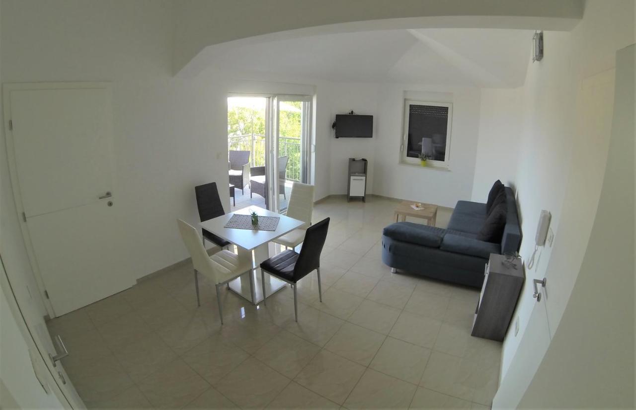 Apartmani Zaric Malinska Exterior photo