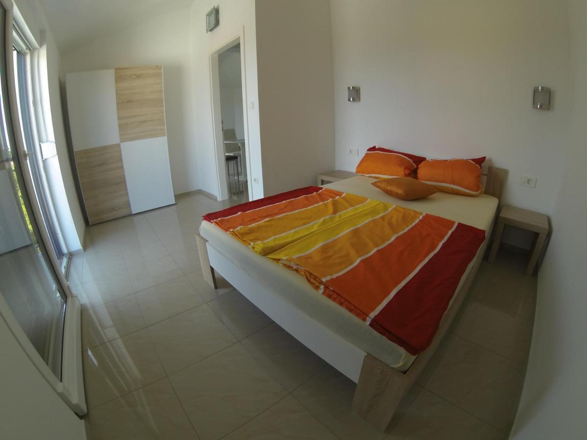 Apartmani Zaric Malinska Exterior photo
